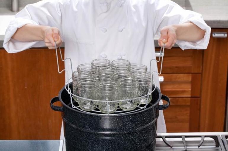 Steam heating and boiling cans