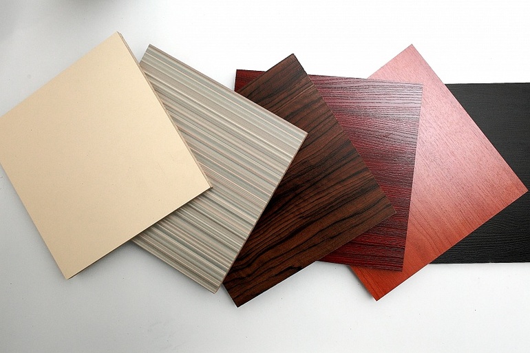 Laminated chipboard has its pros and cons