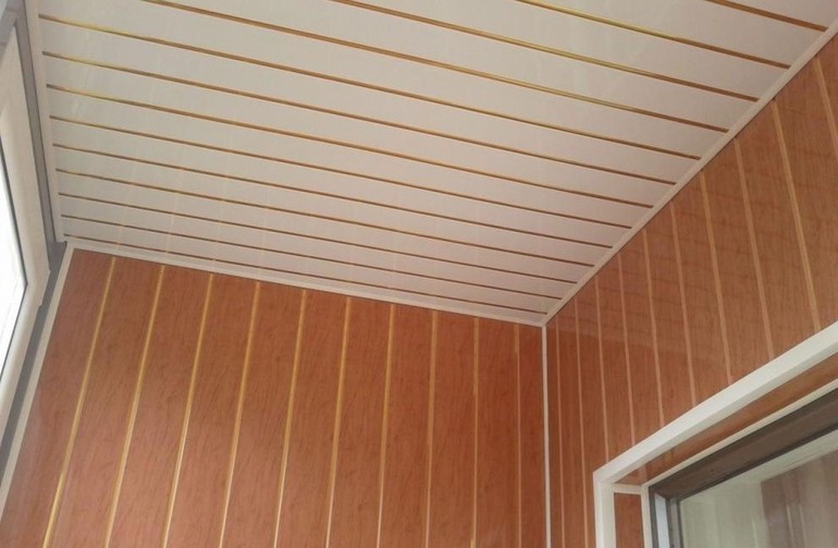 Finition du plafond du balcon